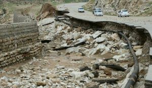 داستان ناتمام سیلاب ۹۸/ اینجا هنوز پل‌ها و جاده‌ها موقت است!
