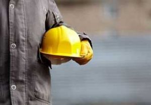 قانون‌گریزی‌ها در بازار کار؛ از ندادن مزایا تا بیمه‌نکردن