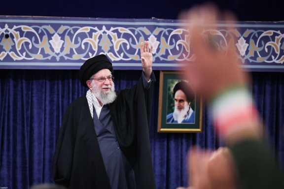 رهبر معظم انقلاب: خطرناک‌تر از ناو، سلاحی است که آن را به قعر دریا می‌فرستد