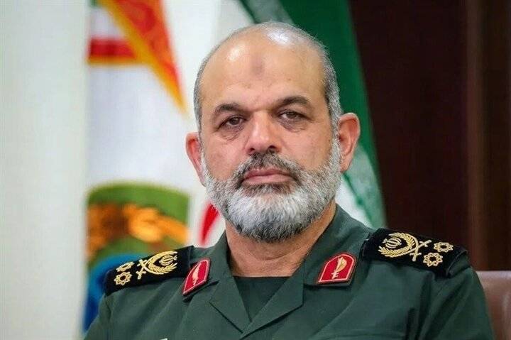 سرلشکر وحیدی: جوان ایرانی در هر میدانی از عزت میهن خود دفاع می‌کند